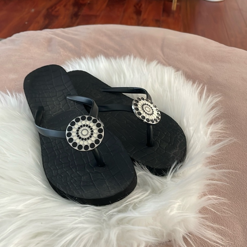LINDSAY PHILLIPS WOMEN'S SIZE 6 Flaps